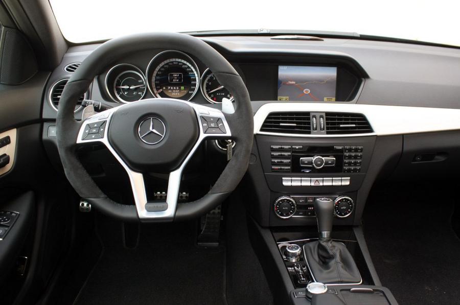  Mercedes-Benz C63 AMG Coupe 2012 года  (фото 52 из 113)
